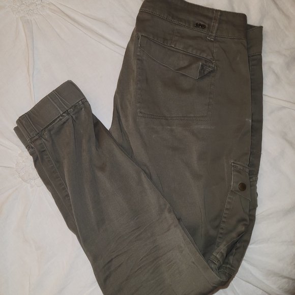 Fitted cargo style pant - Picture 2 of 2